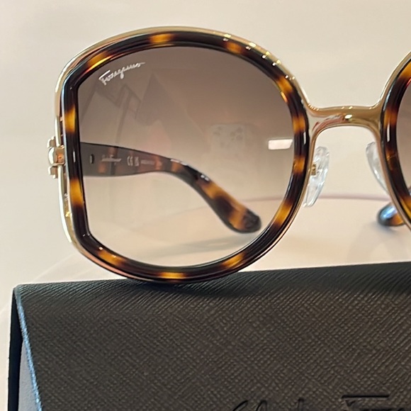 Salvatore Ferragamo Brown Women’s Sunglasses NWT - Picture 6 of 14